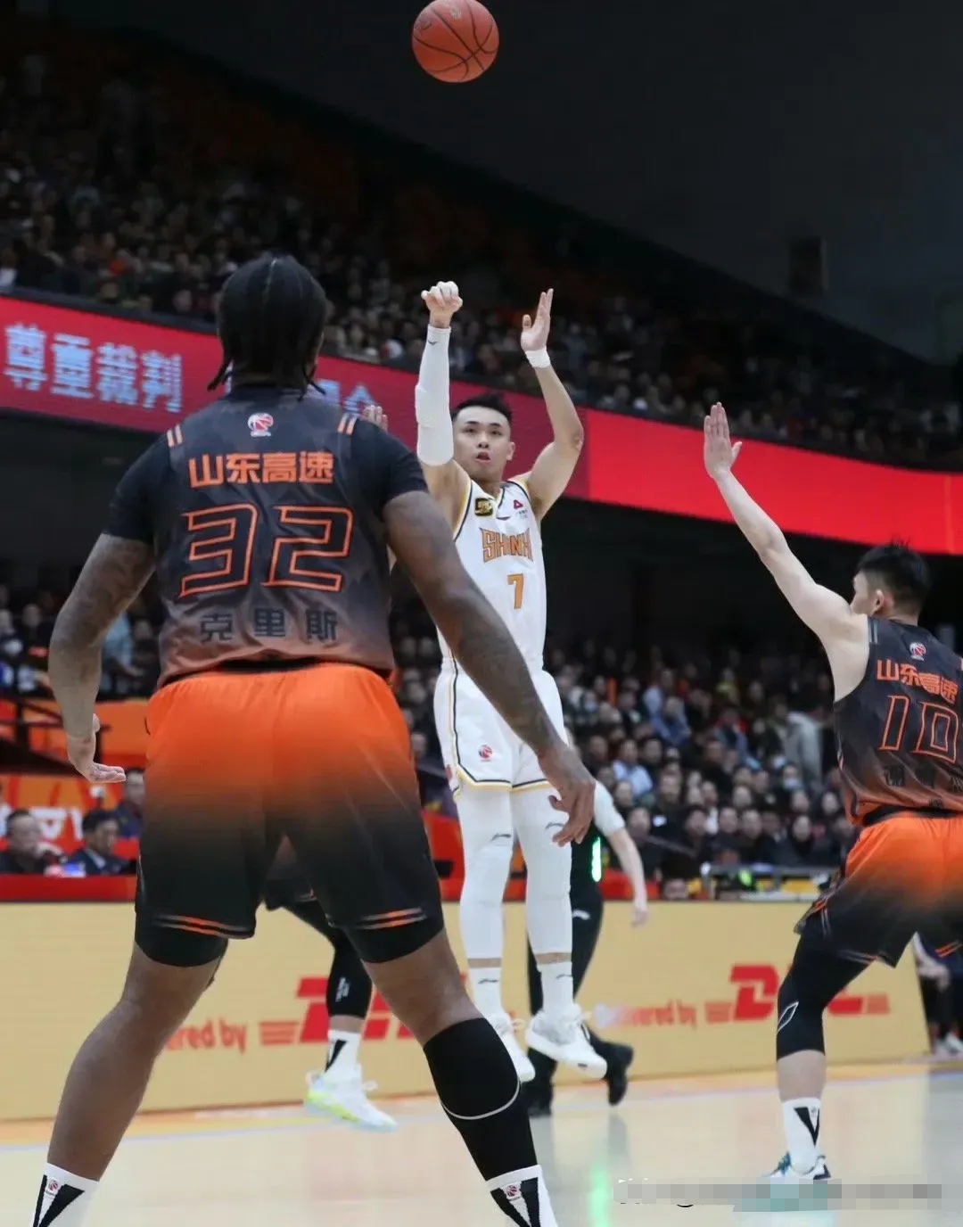 国际比赛日体能课后，广东宏远豪取连胜备战NBA季后赛，球迷炸锅，阵容厚度经受考验的简单介绍